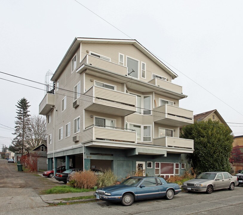 816 N 38th St in Seattle, WA - Building Photo