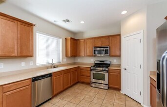 2373 Rue Royale St in Henderson, NV - Foto de edificio - Building Photo