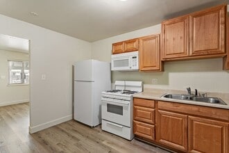 521 N Harbor Blvd in West Sacramento, CA - Building Photo - Building Photo