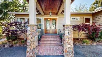 9809 Sonoma Hwy in Kenwood, CA - Building Photo - Building Photo