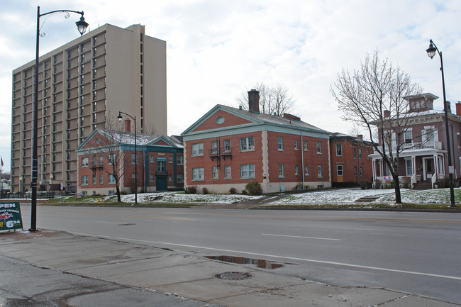 345 Lake Ave in Rochester, NY - Foto de edificio - Building Photo