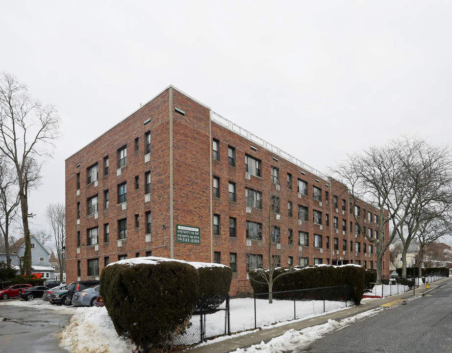 Russell Place in Freeport, NY - Building Photo