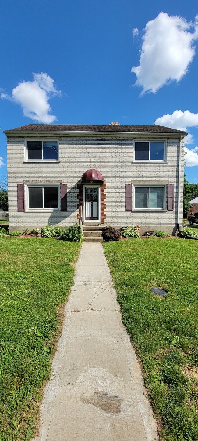 671 Smith Ave, Unit Downstairs