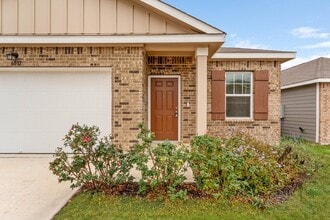 6032 Pearl Mdw in Converse, TX - Building Photo - Building Photo