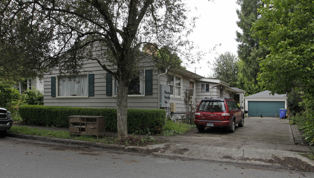 3525-3529 SE Madison St in Portland, OR - Building Photo