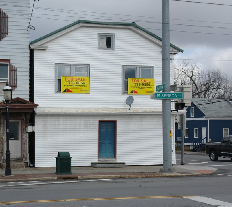 5257 Seneca St in Vernon, NY - Foto de edificio