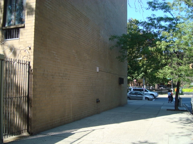 Smith Woodward Plaza in Brooklyn, NY - Foto de edificio - Building Photo