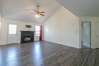 1325 Meredith Way in Clarksville, TN - Building Photo - Building Photo