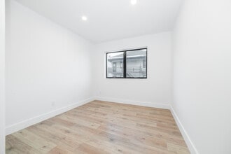 Lake 37 in White Plains, NY - Foto de edificio - Building Photo