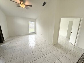 2401 Rolling Broak Dr in Orlando, FL - Building Photo - Building Photo
