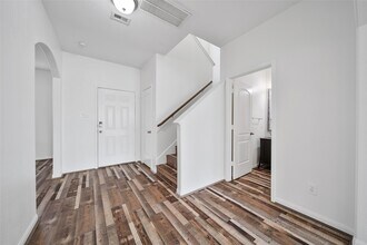 10889 South Lake Mist Lane in Willis, TX - Building Photo - Building Photo