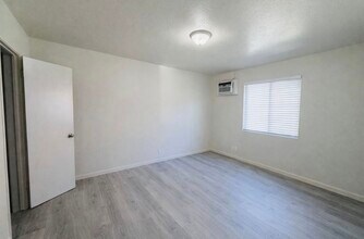 15247 Acre St in North Hills, CA - Foto de edificio - Building Photo