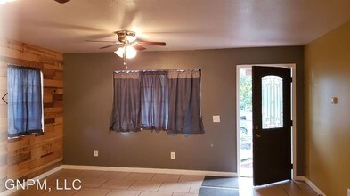 1319 E 59th Pl in Los Angeles, CA - Building Photo - Building Photo