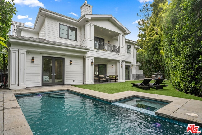 126 N Canyon View Dr in Los Angeles, CA - Building Photo - Building Photo