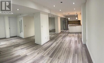 6853 Lisgar Dr in Mississauga, ON - Building Photo - Building Photo
