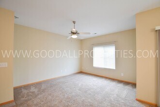 10320 Norfolk Dr in Johnston, IA - Building Photo - Building Photo
