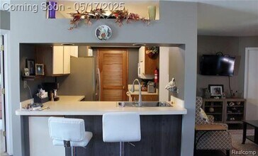 1550 Meadowside Dr in Rochester Hills, MI - Building Photo - Building Photo