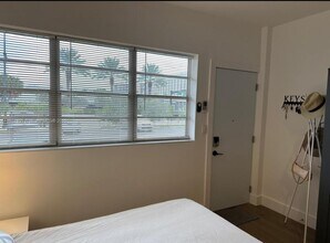 26 Diplomat Pkwy in Hallandale Beach, FL - Building Photo - Building Photo