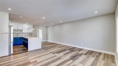 1050 SW 11th St in Miami, FL - Foto de edificio - Building Photo