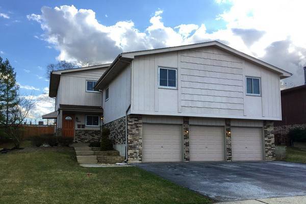 683 Rosner Dr in Roselle, IL - Building Photo