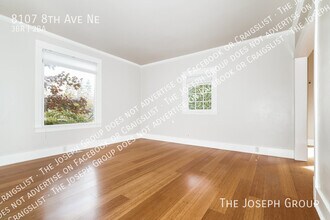 8107 8th Ave NE in Seattle, WA - Building Photo - Building Photo