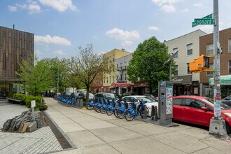 112 Norman Ave in Brooklyn, NY - Building Photo - Building Photo