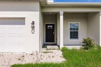 870 Columbia St in Port Charlotte, FL - Building Photo - Building Photo