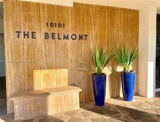 10101 E Bay Harbor Dr in Bay Harbor Islands, FL - Foto de edificio - Building Photo