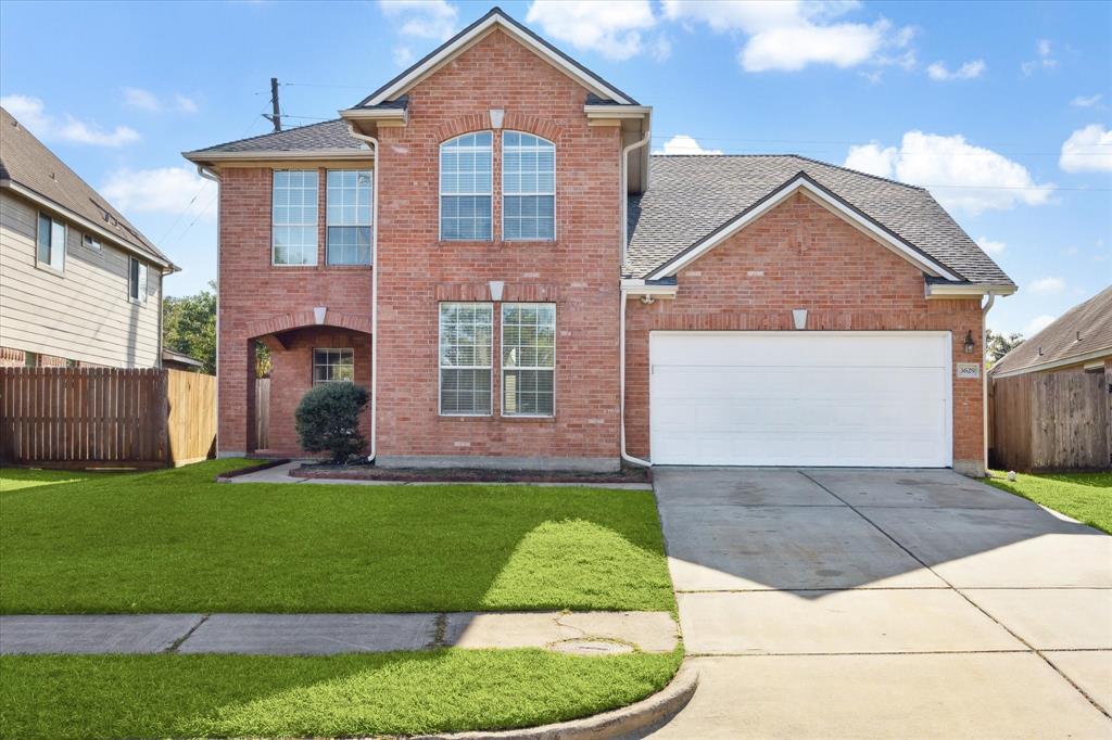 3629 Pine Valley Dr in Pearland, TX - Building Photo