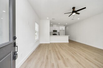 1314 W Willis St in Alvin, TX - Building Photo - Building Photo