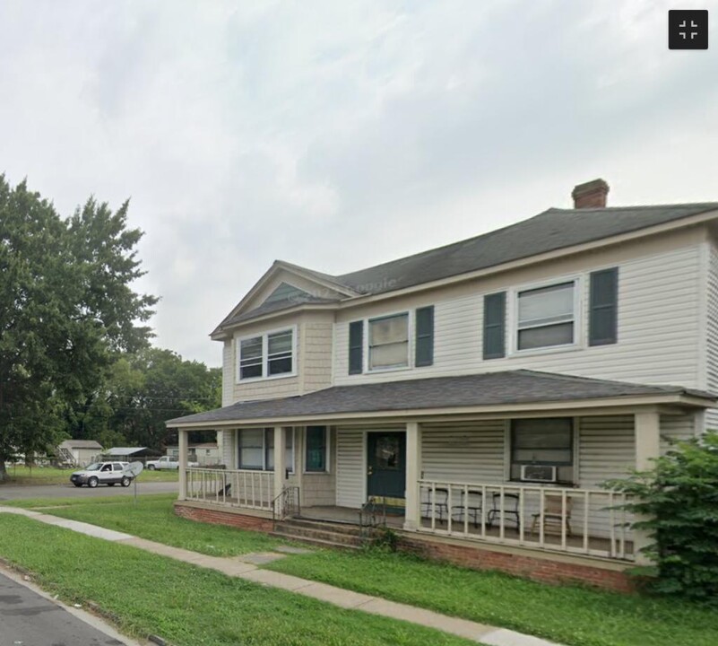 2314 Chestnut Ave in Newport News, VA - Building Photo