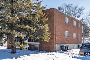 2240 De Vérone Rue in Laval, QC - Building Photo