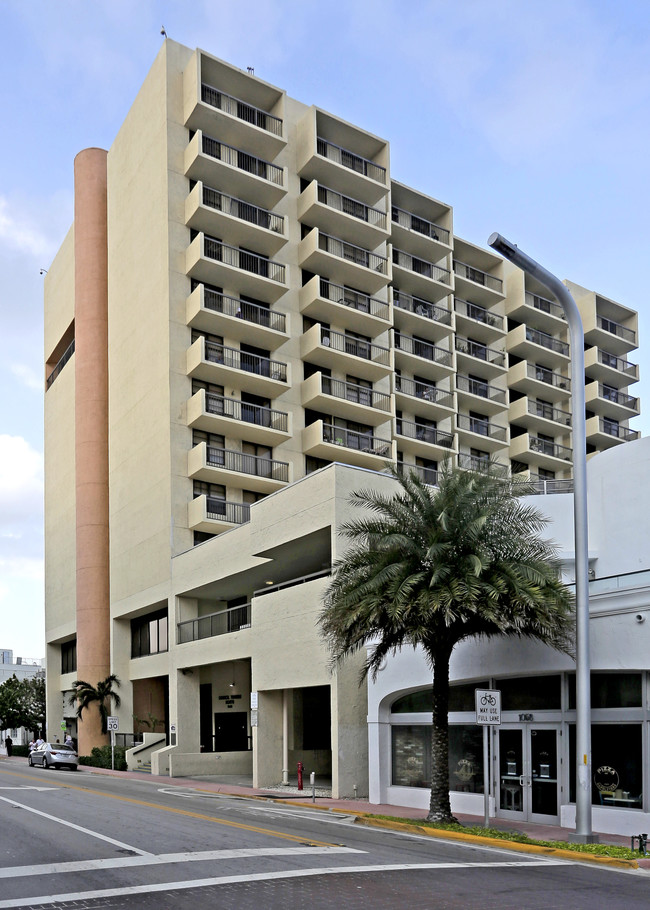 Council Towers North in Miami Beach, FL - Building Photo - Building Photo