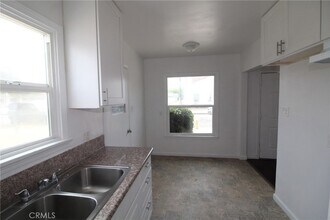 4954 Tweedy Blvd, Unit F in South Gate, CA - Building Photo - Building Photo