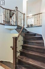 65 Mosaics Ave in Aurora, ON - Building Photo - Building Photo