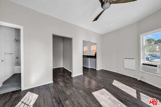 3209 Descanso Dr in Los Angeles, CA - Building Photo - Building Photo