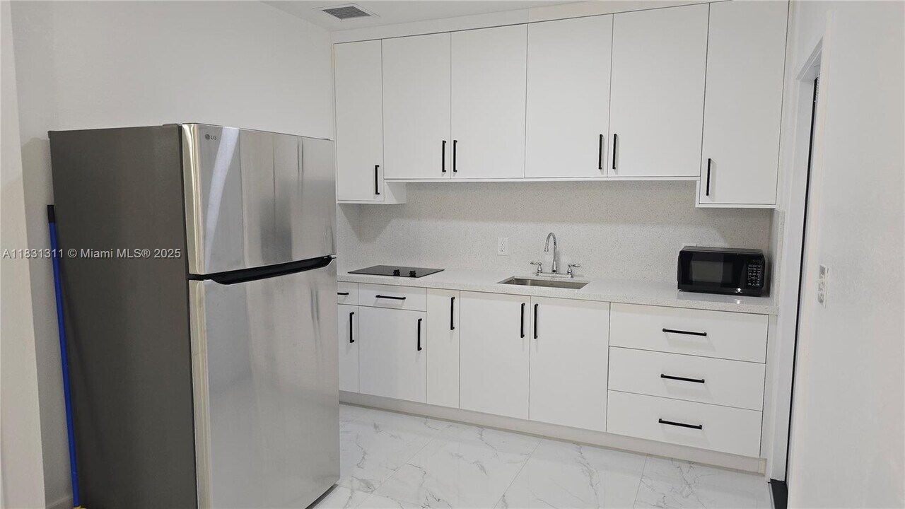 13216 SW 86th Ln in Miami, FL - Building Photo