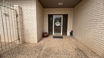 2200 N H St in Midland, TX - Building Photo