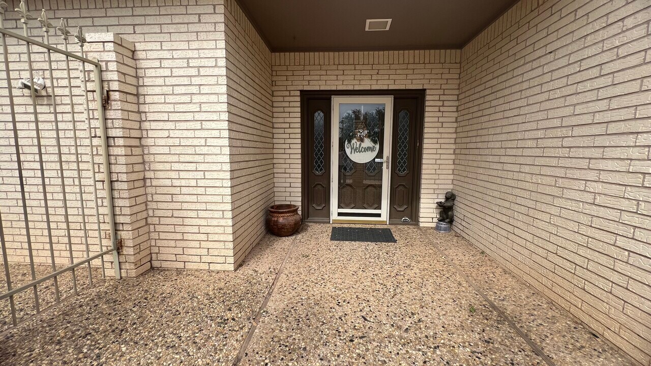 2200 N H St in Midland, TX - Building Photo
