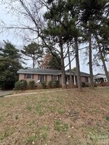2929 Amity Garden Ct in Charlotte, NC - Building Photo