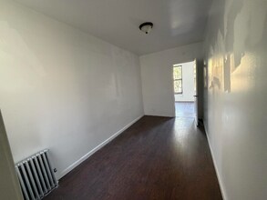 52 Irving Ave in Brooklyn, NY - Foto de edificio - Building Photo