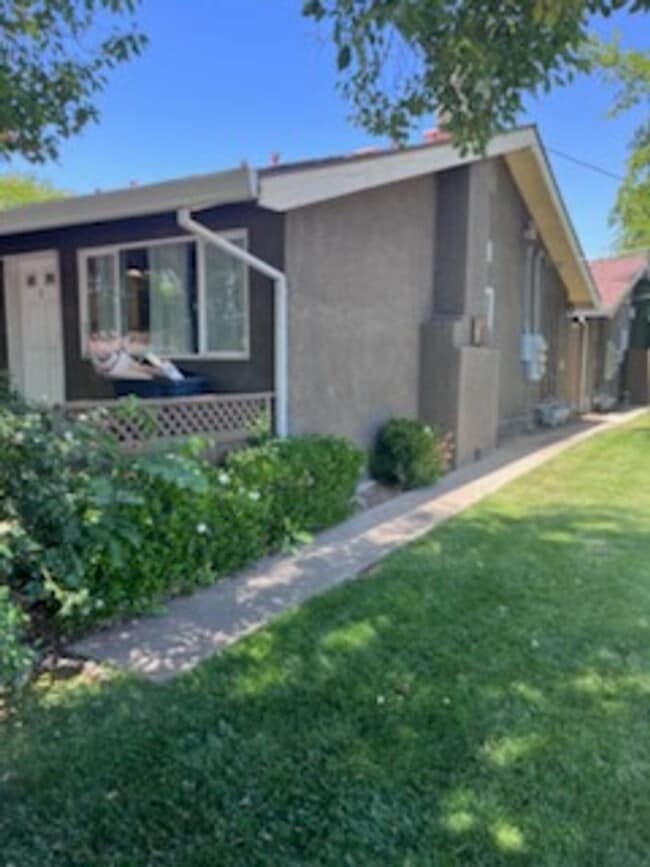 4735 Amber Ln in Sacramento, CA - Building Photo - Building Photo