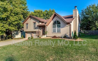 1211 SW Hillcrest Dr in Blue Springs, MO - Building Photo