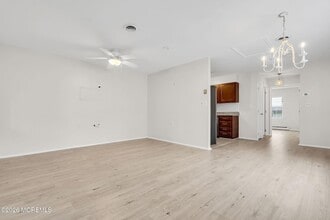 15 Yorkshire Ct in Manchester Township, NJ - Foto de edificio - Building Photo