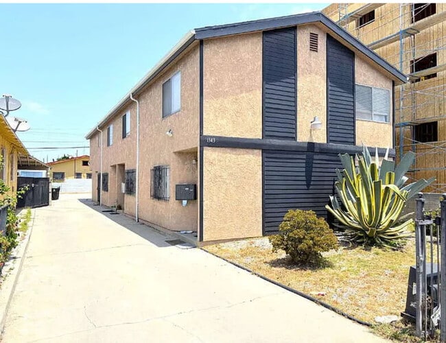 1343 W 36th St, Unit 1343 west 36th street