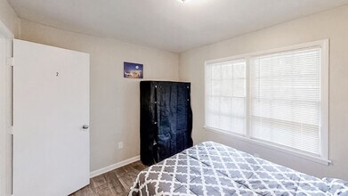 110 Candlelight Ln SW in Atlanta, GA - Building Photo - Building Photo