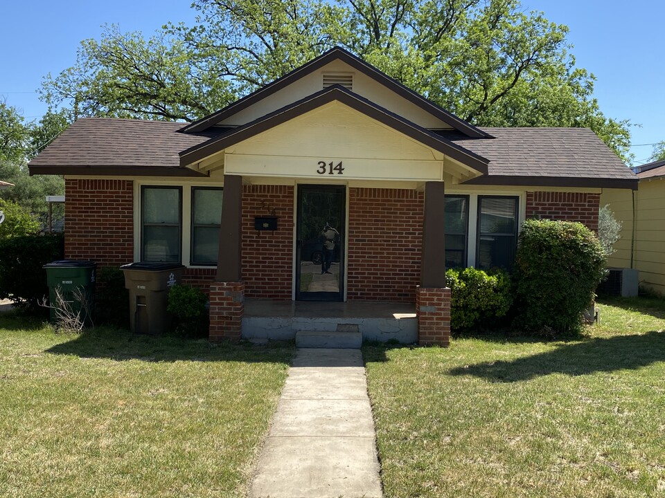 314 N Harrison in San Angelo, TX - Foto de edificio