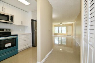 9915 Sandalfoot Blvd in Boca Raton, FL - Building Photo - Building Photo