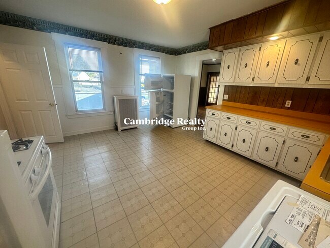 543 Broadway, Unit 2T in Somerville, MA - Building Photo - Building Photo