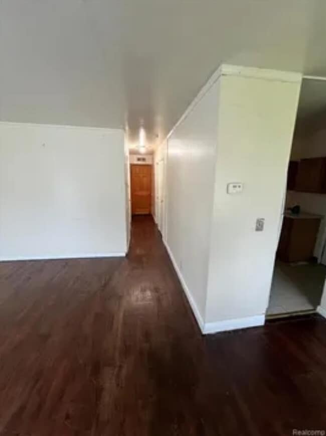 6832 Cornell St in Taylor, MI - Foto de edificio - Building Photo